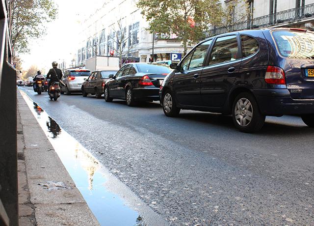 Visuel d'une rue avec des voitures